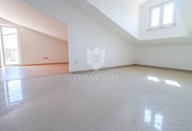 Poreč, stan u potkrovlju sa terasom i pogledom na more, Poreč, Appartement