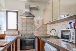 Poreč, okolica, stan u prizemlju sa vrtom u blizini grada!, Poreč, Appartement