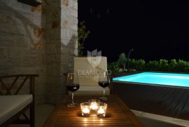 Tinjan, središnja Istra, Villa sa bazenom na prekrasnoj lokaciji, Tinjan, Ev