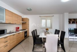 OTOK KRK, VRBNIK - Apartman 99 m2 sa pogledom na more, Vrbnik, Διαμέρισμα