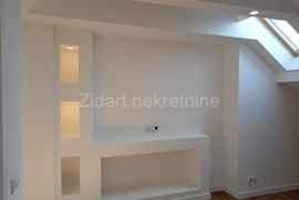 Novogradnja na poslednjem spratu, Zemun, Wohnung