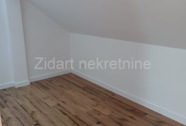 Novogradnja na poslednjem spratu, Zemun, Wohnung