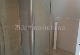 Novogradnja na poslednjem spratu, Zemun, Wohnung