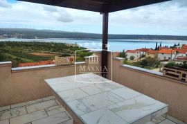 Kruševo - kvalitetna kuća sa velikim dvorištem, otvoren pogled na more! 470000€, Obrovac, Maison