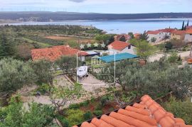 Kruševo - kvalitetna kuća sa velikim dvorištem, otvoren pogled na more! 470000€, Obrovac, Σπίτι