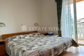 Prodaje se manji hotel površine 915 m2 s velikom okućnicom, Medulin, Casa