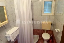 Prodaje se manji hotel površine 915 m2 s velikom okućnicom, Medulin, House