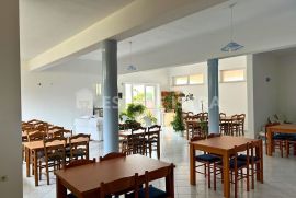 Prodaje se manji hotel površine 915 m2 s velikom okućnicom, Medulin, Σπίτι