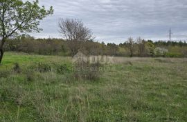 ISTRA, MARČANA - Građevinsko zemljište s dozvolom za izgradnju katnice s bazenom, Marčana, Земля