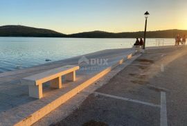 ŠIBENIK, PIROVAC - Kuća uz more u povijesnoj jezgri, Pirovac, Haus