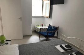 Kuća sa 5 apartmana, Crikvenica, Maison