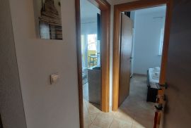 Stanovi blizu plaže i mora u okolici Novigrada, Novigrad, Appartment