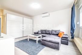 Zagreb, Savica, uređen dvosoban stan s loggiom NKP 47,5 m2, Zagreb, Διαμέρισμα