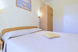 Apartmanska kuća na dobroj lokaciji, Novigrad, Istra, Novigrad, Дом