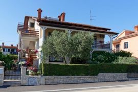 Apartmanska kuća na dobroj lokaciji, Novigrad, Istra, Novigrad, Maison