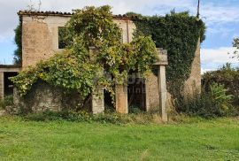 ISTRA, GRAČIŠĆE - Imanje 6880 m2 s kamenom kućom u mirnom naselju na uzvisini, Gračišće, House