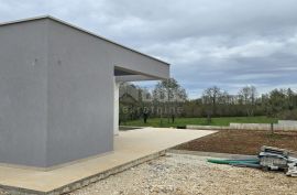 ISTRA, TINJAN - Novoizgrađena moderna vila s bazenom, zadnja u građevinskoj zoni, Tinjan, Famiglia