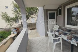 Vir - kuća s 2 apartmana, 80 m od mora i plaže!, Vir, House