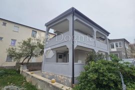 Vir - kuća s 2 apartmana, 80 m od mora i plaže!, Vir, Casa