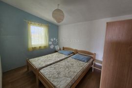 Vir - kuća s 2 apartmana, 80 m od mora i plaže!, Vir, بيت