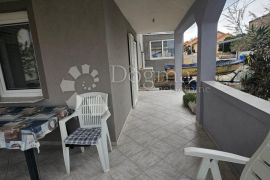 Vir - kuća s 2 apartmana, 80 m od mora i plaže!, Vir, Дом