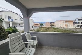 Vir - kuća s 2 apartmana, 80 m od mora i plaže!, Vir, بيت