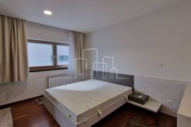 Opremljen trosoban vrhunski stan za najam Hrasno, Novo Sarajevo, Appartamento
