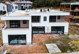 OPATIJA, POBRI - Villa u nizu 164m2 s pogledom na more + uređena okućnica 250m2, Opatija - Okolica, Maison