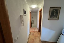 Dvojna kuća sa odvojenim apartmanom na dobroj lokaciji, Premantura, Istra, Medulin, Maison