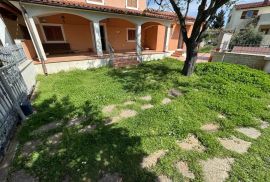 Dvojna kuća sa odvojenim apartmanom na dobroj lokaciji, Premantura, Istra, Medulin, Σπίτι