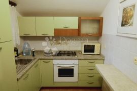 VELIKI APARTMAN - BAZEN NA KORIŠTENJE, Krk, Appartment