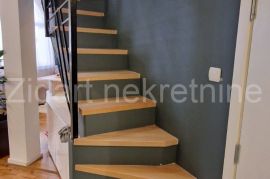 Zemun, centar, odličan stan, dupleks, Zemun, Apartamento