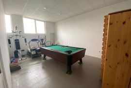 ZADAR, SMILJEVAC - Prostrana renovirana kuća s garažom, Zadar, Ev