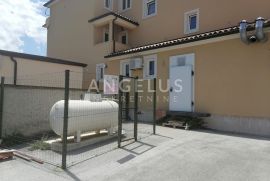 Pula - poslovni prostor i studio apartman, 83 m2, Medulin, Εμπορικά ακίνητα