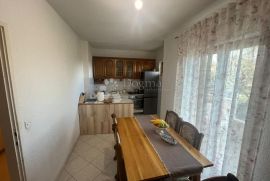 Dvosoban stan s okućnicom- Sinj, Sinj, Apartamento