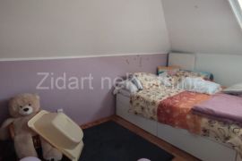 Altina, Ugrinovački put, uknjižen dvosoban stan, Zemun, Flat