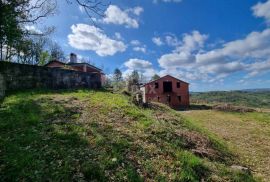 ISTRA, BUZET - Imanje s 4 stambena objekta i jednim poslovno-stambenim objektom, otvoreni pogled na prirodu i jezero, Buzet, Ev