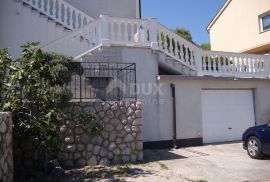 OTOK KRK, GRAD KRK (OKOLICA) - Kuća sa 5 apartmana i garažom, Krk, House