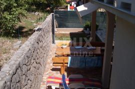 OTOK KRK, GRAD KRK (OKOLICA) - Kuća sa 5 apartmana i garažom, Krk, بيت