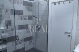 CRES-BLIZINA CENTRA MJESTA, 2S+DB OD 72 m2, SPREMIŠTE, PARKIRNO MJESTO, Cres, Flat