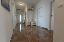 Trosobni stan s panoramskim pogledom, Crikvenica, Appartement