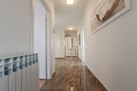 Trosobni stan s panoramskim pogledom, Crikvenica, Apartamento