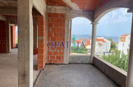 Zadar-Diklo, samostojeća kuca sa 6 apartmana nedovršena, Zadar, Famiglia