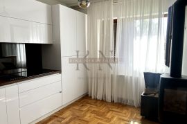 ZAGREB - DUBRAVA / GRANEŠINA - DIVNA KUĆA SA 3 STANA!, Gornja Dubrava, House