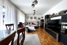 ZAGREB - DUBRAVA / GRANEŠINA - DIVNA KUĆA SA 3 STANA!, Gornja Dubrava, House