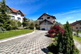 ZAGREB - DUBRAVA / GRANEŠINA - DIVNA KUĆA SA 3 STANA!, Gornja Dubrava, House