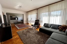 ZAGREB - DUBRAVA / GRANEŠINA - DIVNA KUĆA SA 3 STANA!, Gornja Dubrava, House