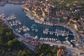 OTOK BRAČ, 80m OD MORA, شقة