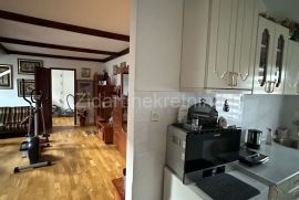 Zemun, centar, Magistratski trg, stan 80m2, pešačka zona, Zemun, شقة