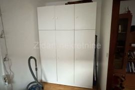 Zemun, centar, Magistratski trg, stan 80m2, pešačka zona, Zemun, Appartement